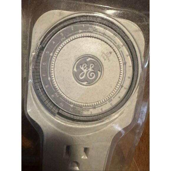 GE 24 Hr Light Appliance Timers With Outlet Model GE5101Set of 2 - Picture 3 of 5